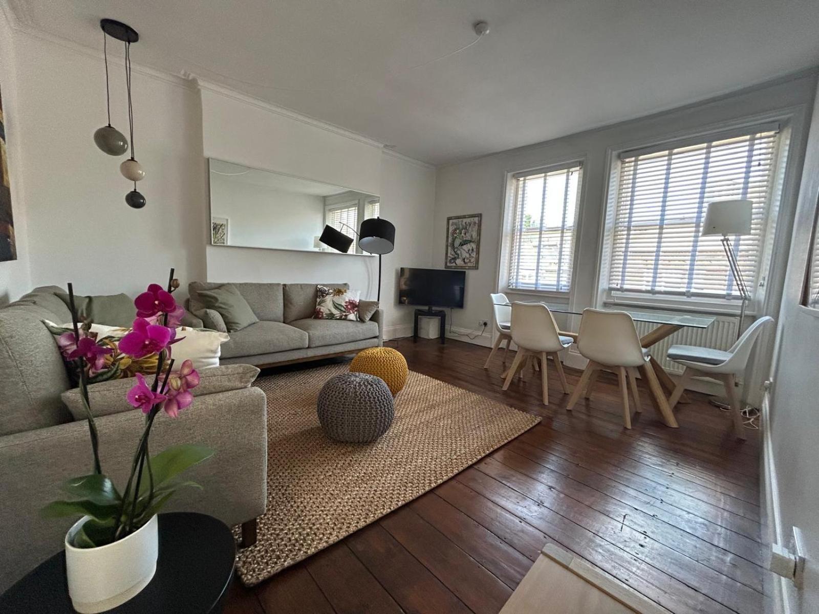 West Kensington 2bed Flat * Londres